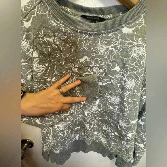 Banana Republic women’s grey and white pullover sweatshirt crewneck size small - Picture 7 of 12